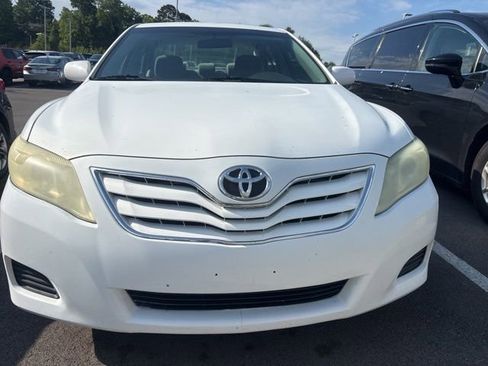 Used 2010 Toyota Camry LE FWD image 2