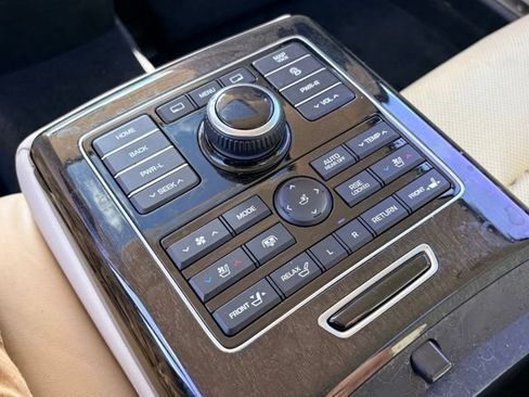 Used 2016 Hyundai Equus Ultimate RWD image 12