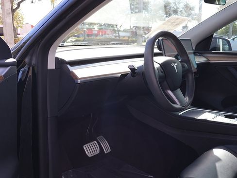 Used 2023 Tesla Model Y Long Range image 27