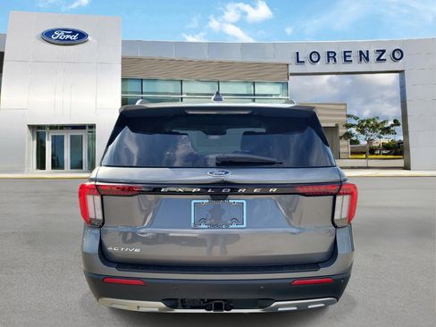 Used 2025 Ford Explorer Active w/ Active Comfort Package RWD image 6