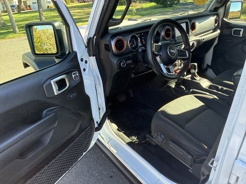 Used 2021 Jeep Gladiator Mojave w/ LED Lighting Group image 24