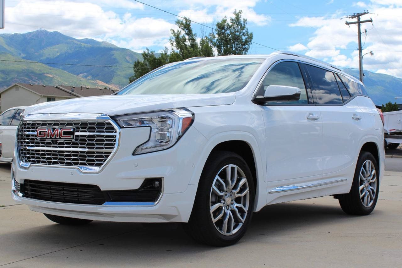 Used 2024 GMC Terrain Denali w/ Denali Premium Package AWD/4WD image 75