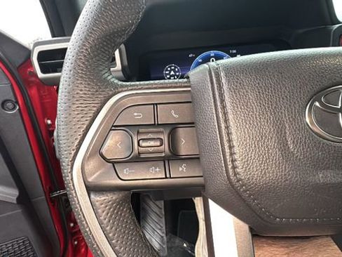 Used 2025 Toyota Tacoma TRD Sport AWD/4WD image 18