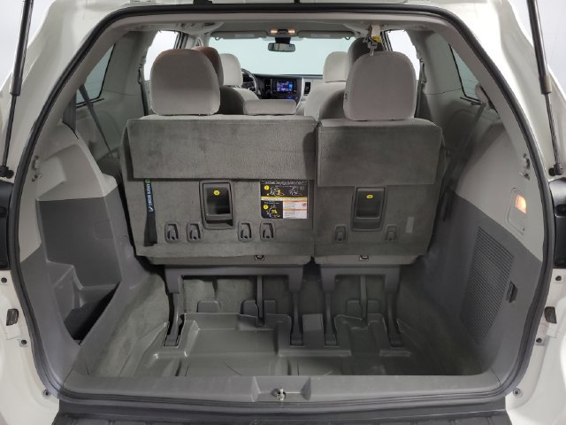 Used 2018 Toyota Sienna LE AWD/4WD image 27