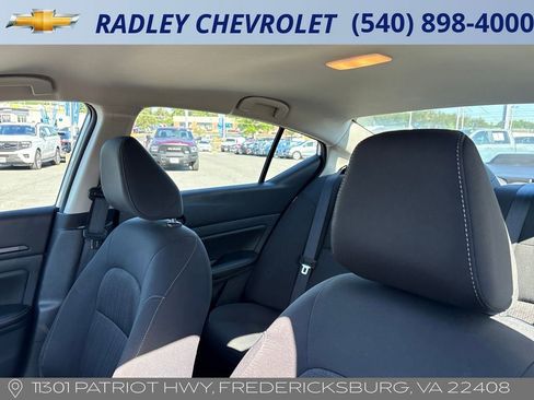 Used 2025 Nissan Altima 2.5 SV FWD image 2