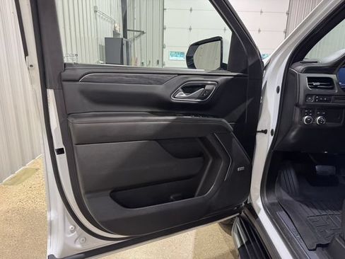 Used 2023 GMC Yukon XL SLT AWD/4WD image 9