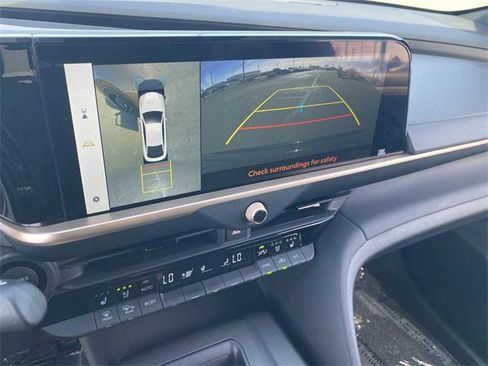 Certified 2023 Toyota Crown Platinum image 18