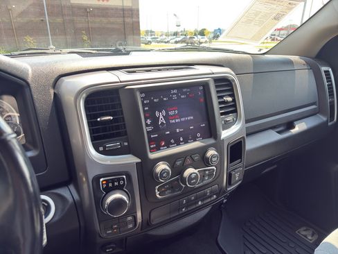 Used 2021 RAM 1500 Classic SLT w/ Luxury Group AWD/4WD image 21