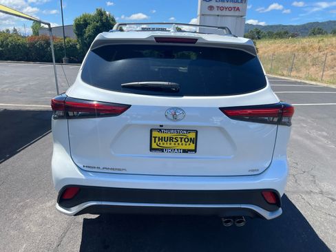 Used 2023 Toyota Highlander XSE FWD image 9