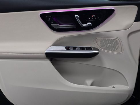 Used 2025 Mercedes-Benz GLC 300 4MATIC image 28