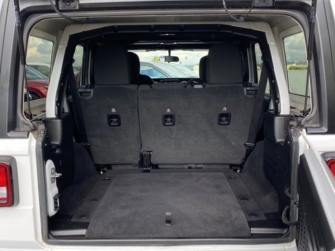 Used 2021 Jeep Wrangler Unlimited Sahara image 12