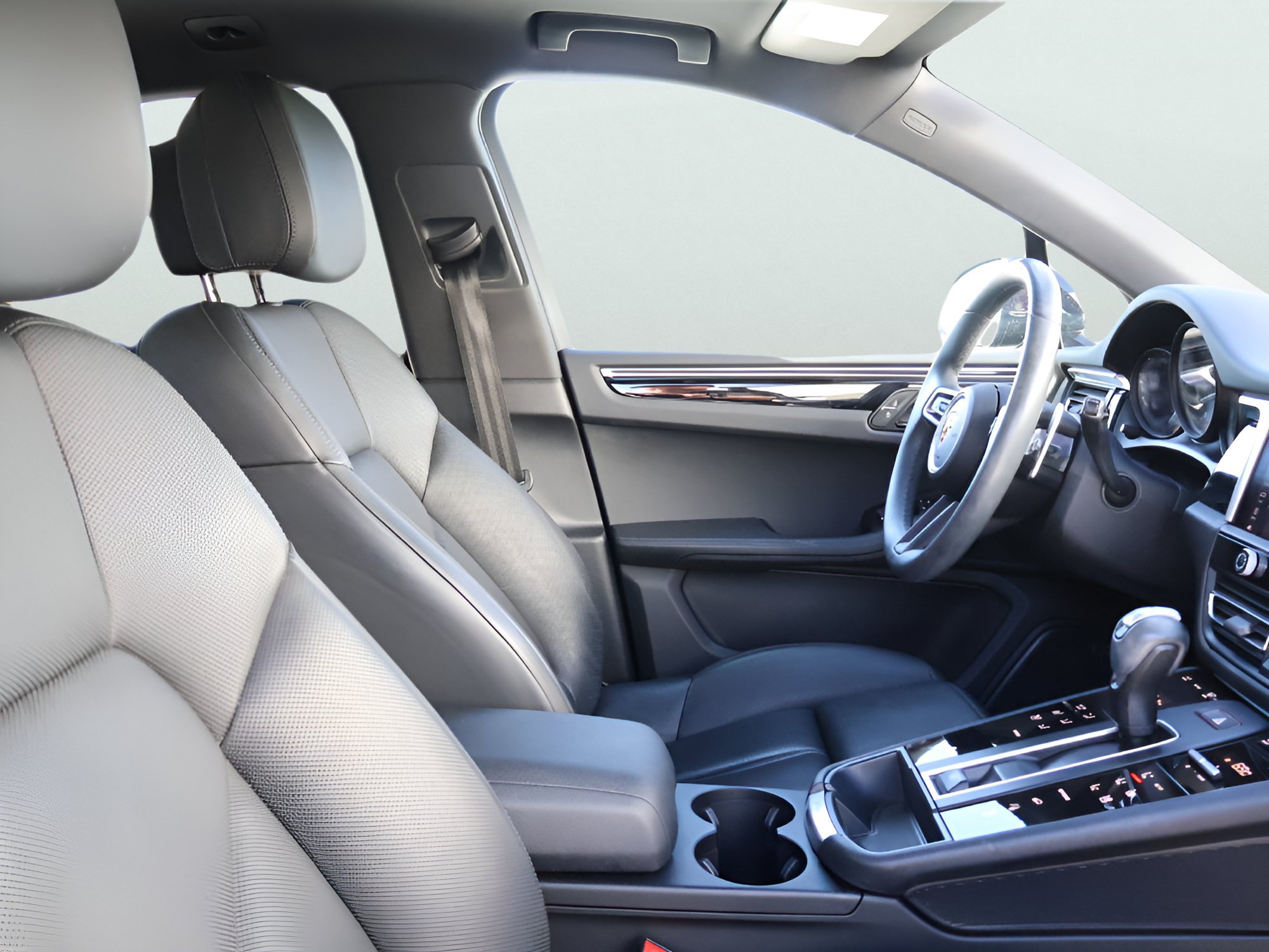 Used 2023 Porsche Macan Turbo AWD/4WD image 9