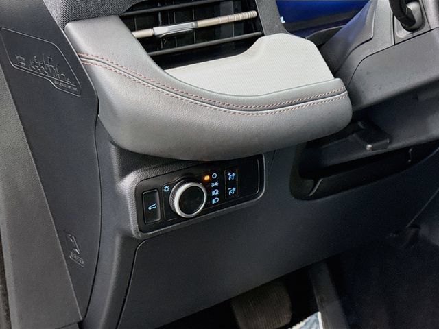 Used 2025 Ford Explorer Active AWD/4WD image 10