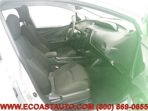 Used 2019 Toyota Prius LE image 14