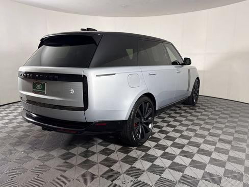 Used 2025 Land Rover Range Rover SV AWD/4WD image 9