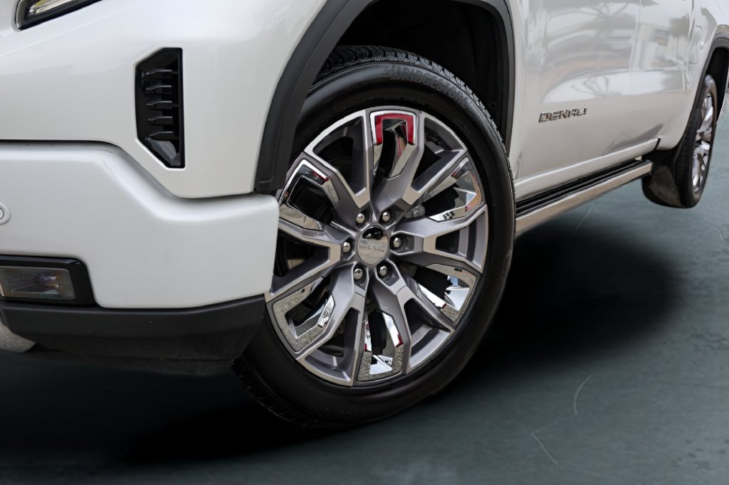 Used 2024 GMC Sierra 1500 Denali AWD/4WD image 3
