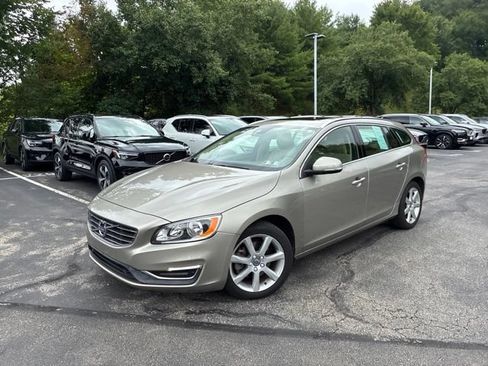 Used 2016 Volvo V60 T5 Premier FWD image 1