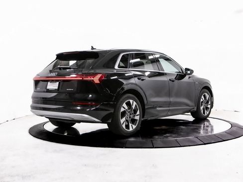 Used 2022 Audi e-tron Premium Plus w/ Premium Plus Package image 7
