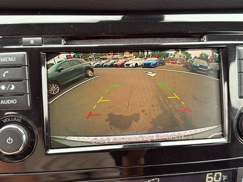 Used 2020 Nissan Rogue SV image 14