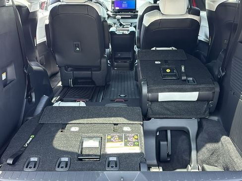 New 2026 Toyota Sienna XSE FWD image 33