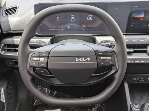 Certified 2025 Kia K4 FWD image 20