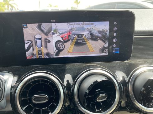 Used 2023 Mercedes-Benz GLB 250 w/ Premium Package Lite image 22