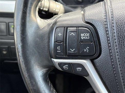 Used 2014 Toyota Highlander Limited image 25
