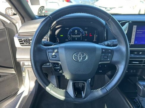 Used 2025 Toyota Camry SE image 17