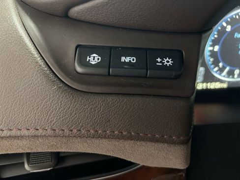 Used 2015 Cadillac Escalade Luxury AWD/4WD image 19