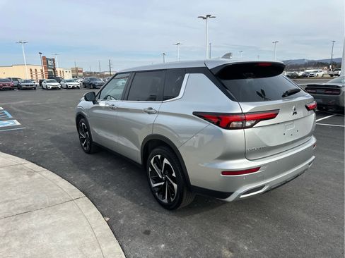 Used 2024 Mitsubishi Outlander SE image 7