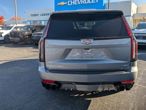 Used 2023 Cadillac Escalade ESV V w/ Heavy-Duty Trailer Package image 8