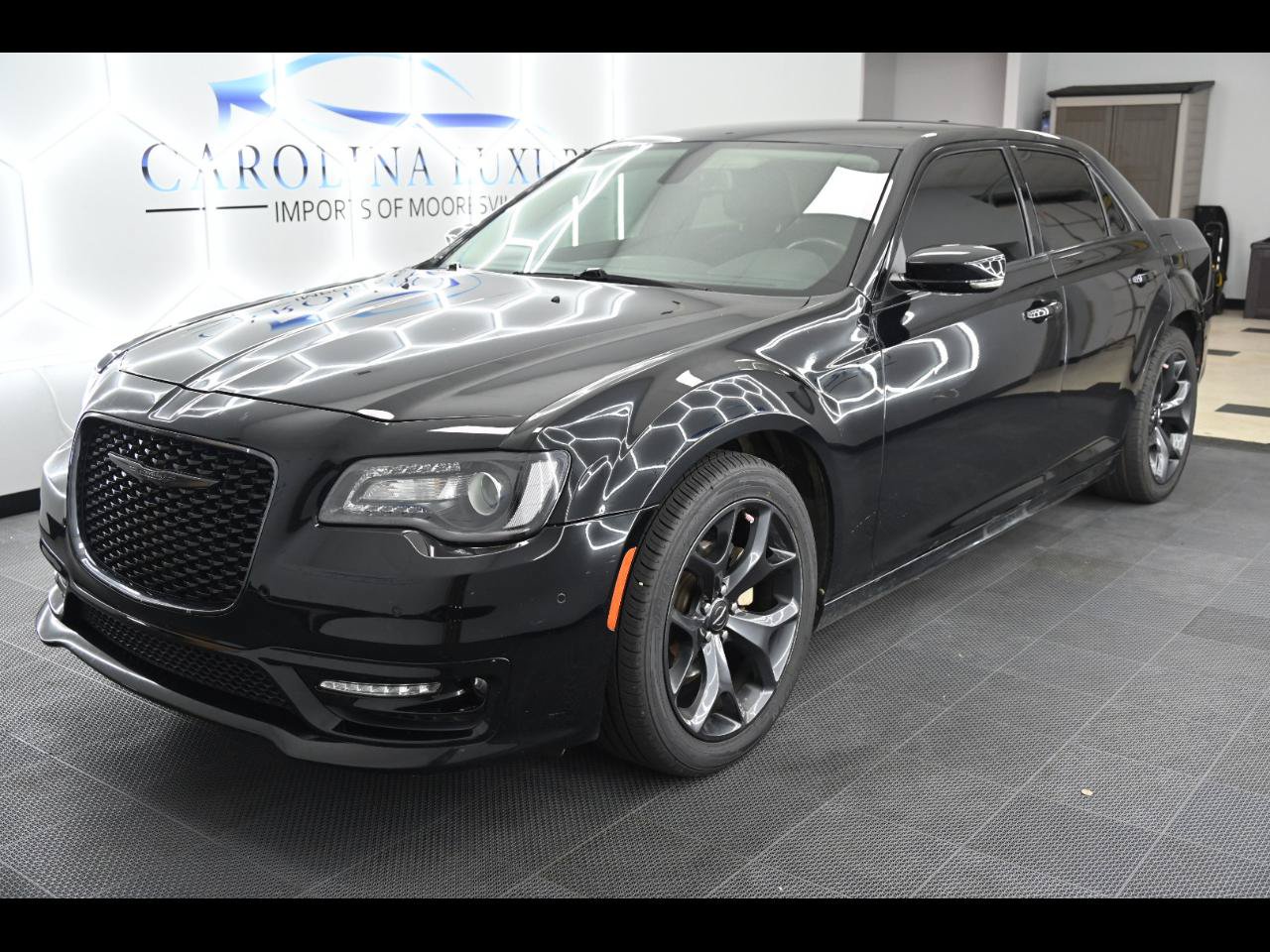 Used 2021 Chrysler 300 Touring L RWD image 1