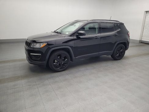 Used 2019 Jeep Compass Latitude FWD image 2