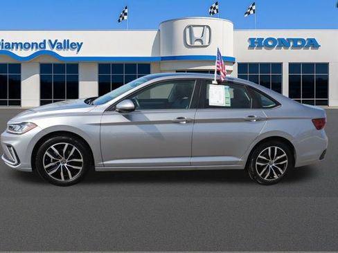 Used 2025 Volkswagen Jetta SE image 7