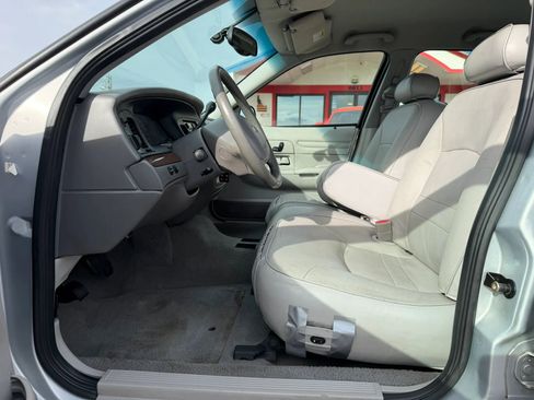 Used 2002 Ford Crown Victoria LX RWD image 9