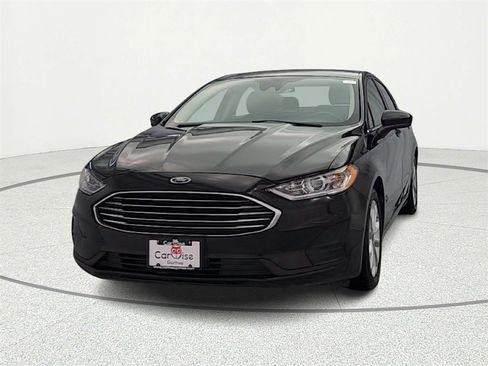 Used 2020 Ford Fusion SE image 3