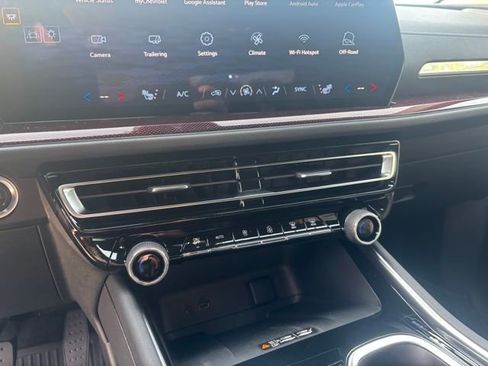 New 2026 Chevrolet Traverse Z71 w/ Driver Confidence Package image 24