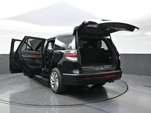 Used 2022 Lincoln Navigator Reserve AWD/4WD image 41