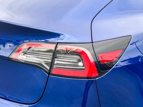 Used 2023 Tesla Model 3 Standard Range image 8