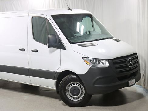 Used 2023 Mercedes-Benz Sprinter 2500 image 2