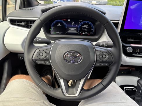 Certified 2026 Toyota Corolla SE w/ SE Premium Package FWD image 18