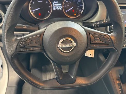 Used 2024 Nissan Versa S FWD image 31