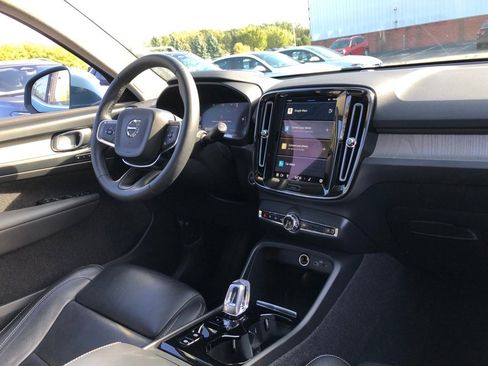 Used 2023 Volvo XC40 B5 Plus w/ Protection Package Premier image 17