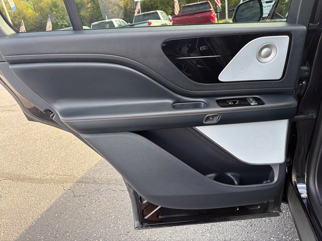 Used 2026 Lincoln Aviator Reserve AWD/4WD image 26