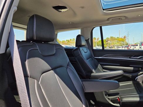 Used 2022 Jeep Grand Cherokee L Limited image 14