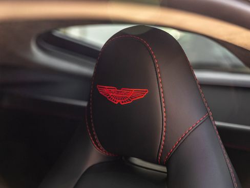 Used 2021 Aston Martin V8 Vantage Coupe RWD image 33