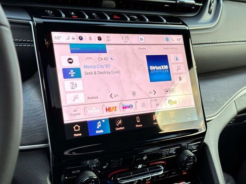 New 2025 Jeep Grand Cherokee Limited image 13