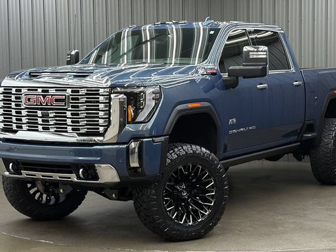 Used 2026 GMC Sierra 2500 Denali w/ Denali Reserve Package AWD/4WD image 1