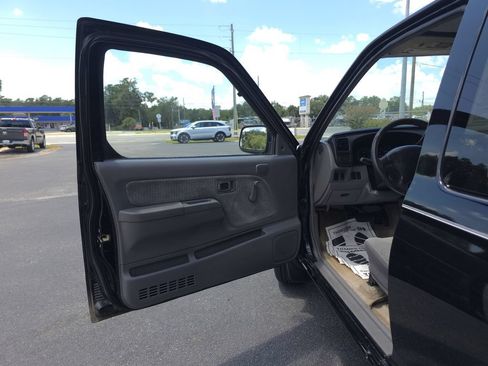 Used 2000 Nissan Frontier XE RWD image 10