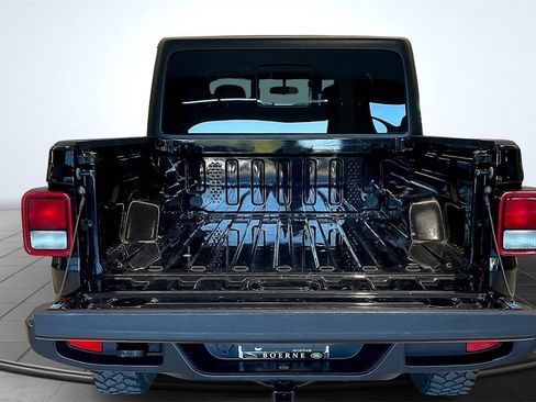 Used 2022 Jeep Gladiator Willys image 18
